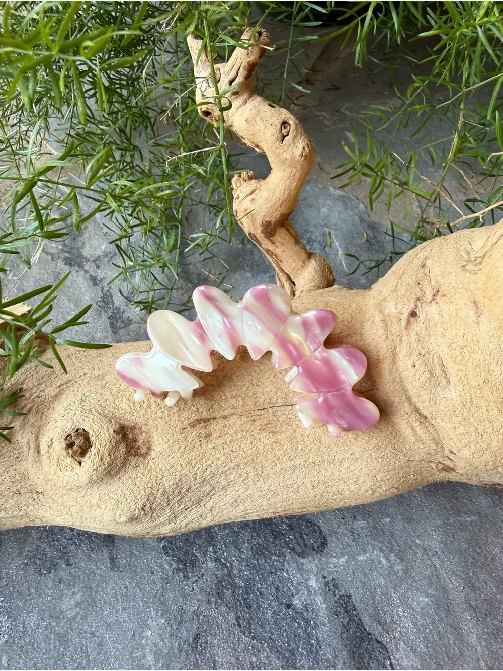 New🌟Free People-Pink and Cream Swirl Resin Hair Claw